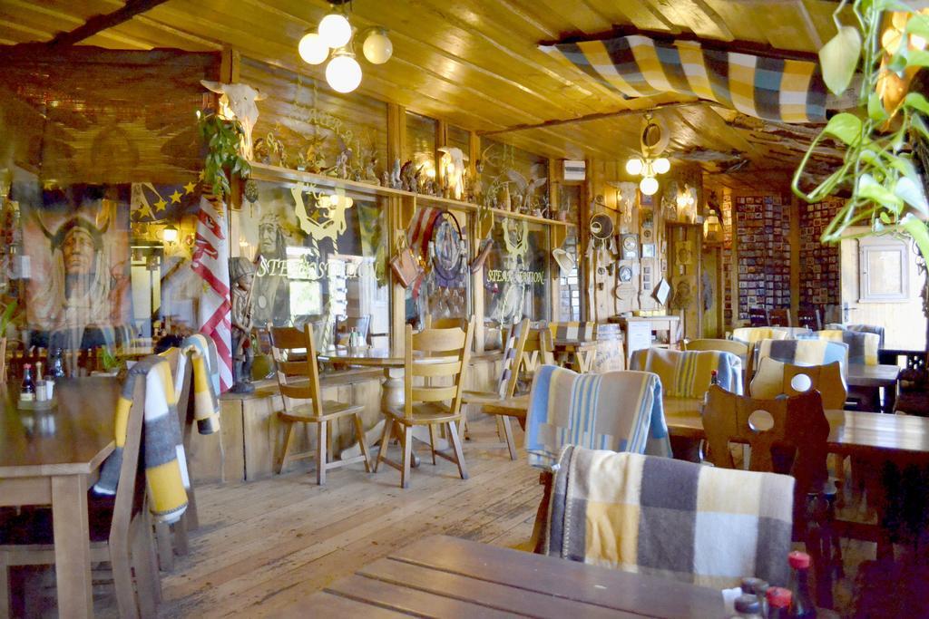Restaurant A Penzion Steak Station ปาร์ดูบิตเซ ภายนอก รูปภาพ