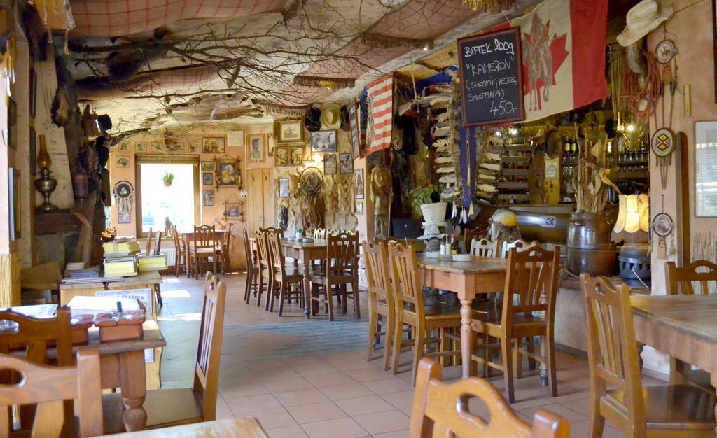Restaurant A Penzion Steak Station ปาร์ดูบิตเซ ภายนอก รูปภาพ