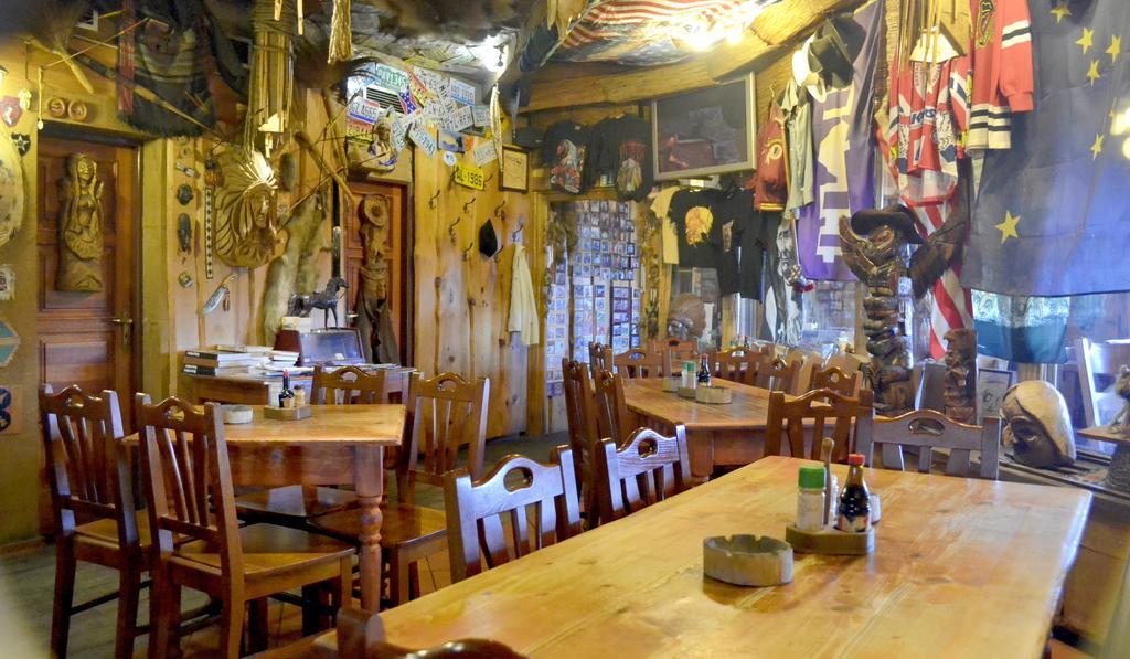 Restaurant A Penzion Steak Station ปาร์ดูบิตเซ ภายนอก รูปภาพ